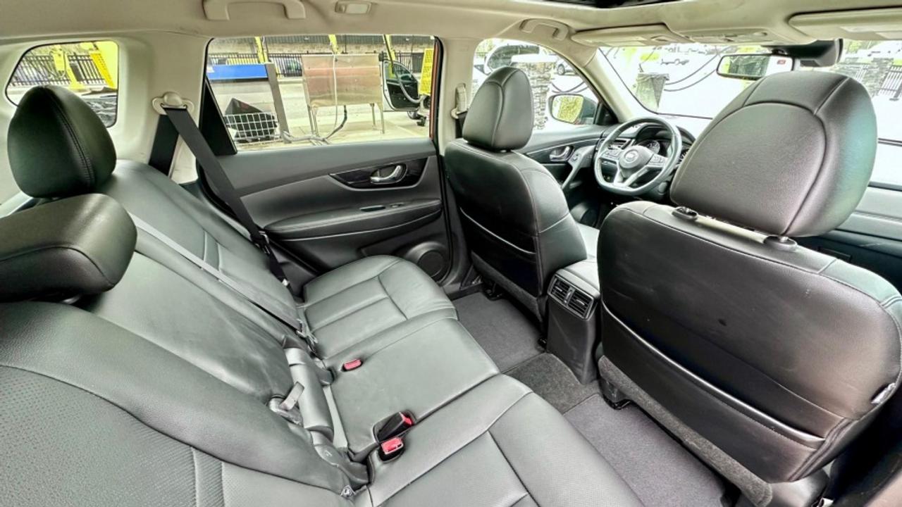 2017 Nissan Rogue * AWD * PLATINUM " Photo
