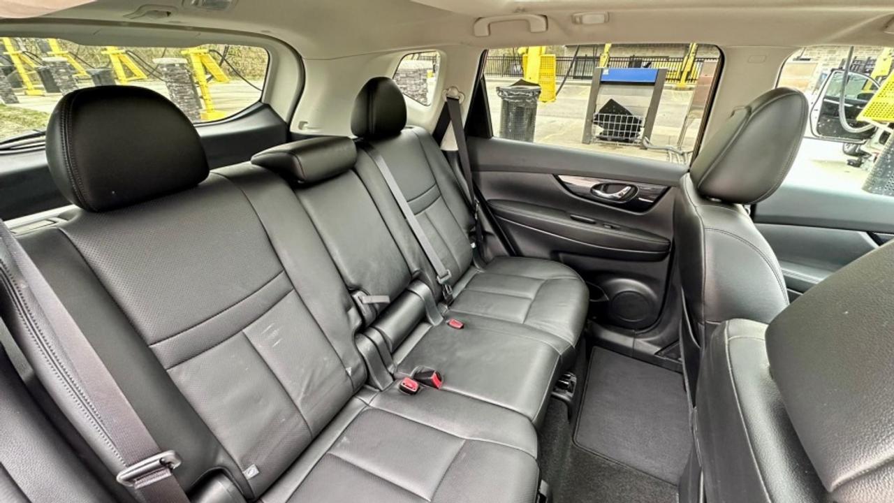 2017 Nissan Rogue * AWD * PLATINUM " Photo