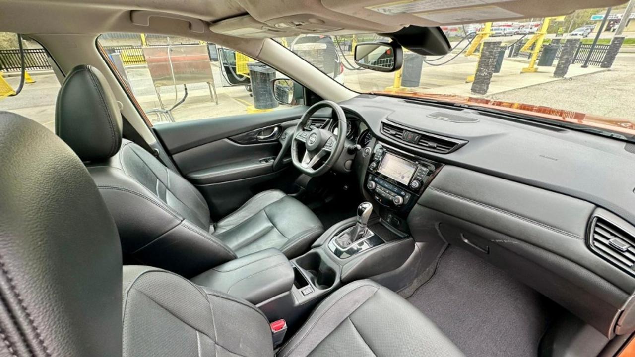 2017 Nissan Rogue * AWD * PLATINUM " Photo