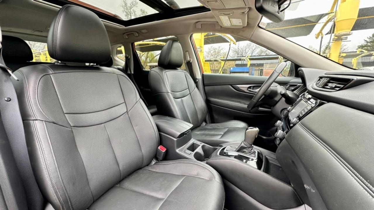 2017 Nissan Rogue * AWD * PLATINUM " Photo