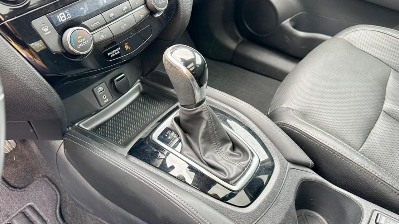 2017 Nissan Rogue * AWD * PLATINUM " Photo