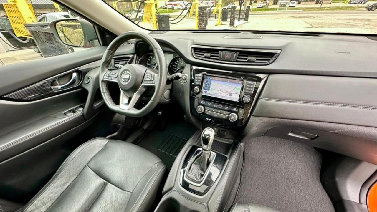 2017 Nissan Rogue * AWD * PLATINUM " Photo