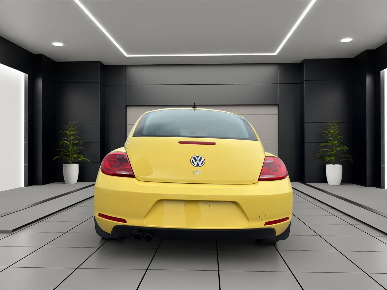 2013 Volkswagen Beetle 2.0L TDI Comfortline - Diesel -  Moonroof !!!! Photo