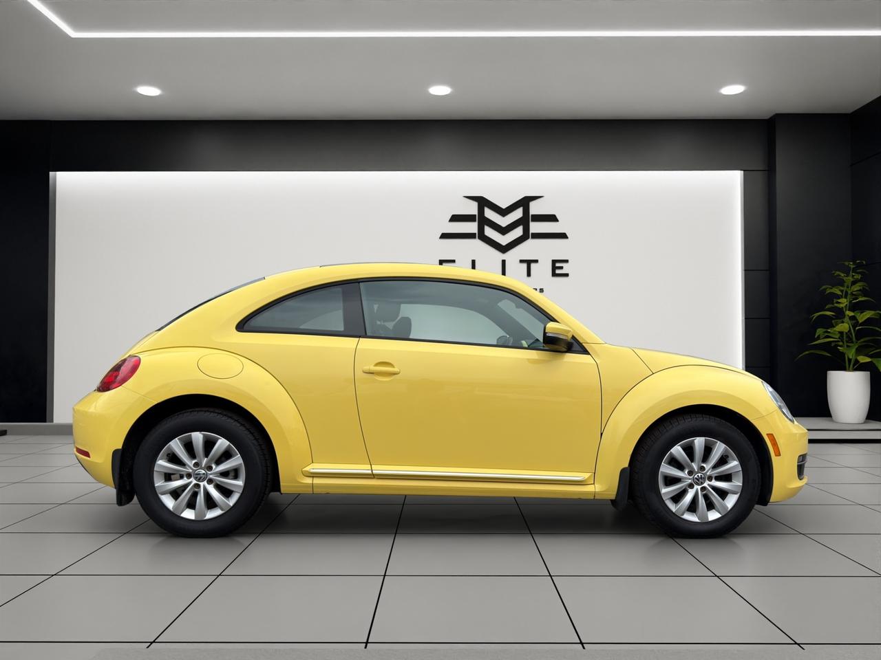 2013 Volkswagen Beetle 2.0L TDI Comfortline - Diesel -  Moonroof !!!! Photo