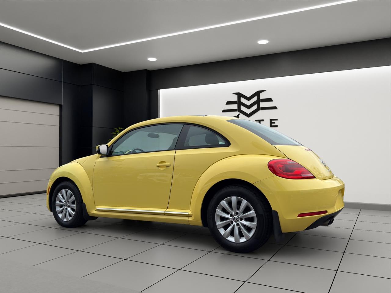 2013 Volkswagen Beetle 2.0L TDI Comfortline - Diesel -  Moonroof !!!! Photo