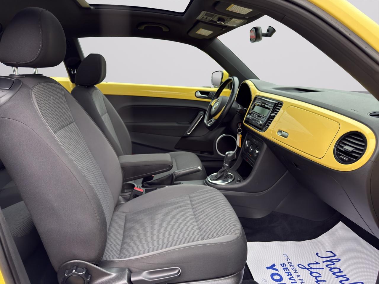 2013 Volkswagen Beetle 2.0L TDI Comfortline - Diesel -  Moonroof !!!! Photo