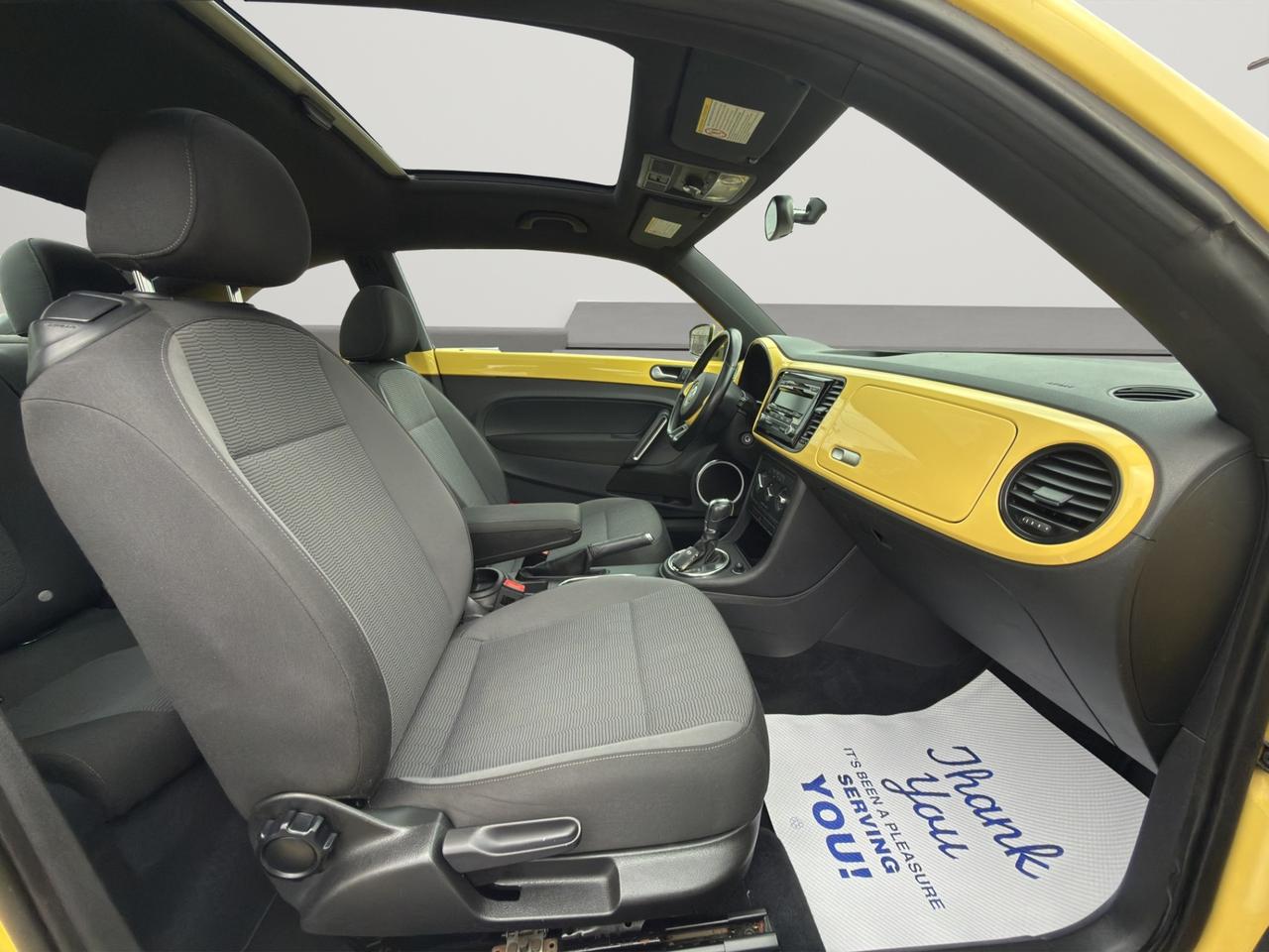 2013 Volkswagen Beetle 2.0L TDI Comfortline - Diesel -  Moonroof !!!! Photo