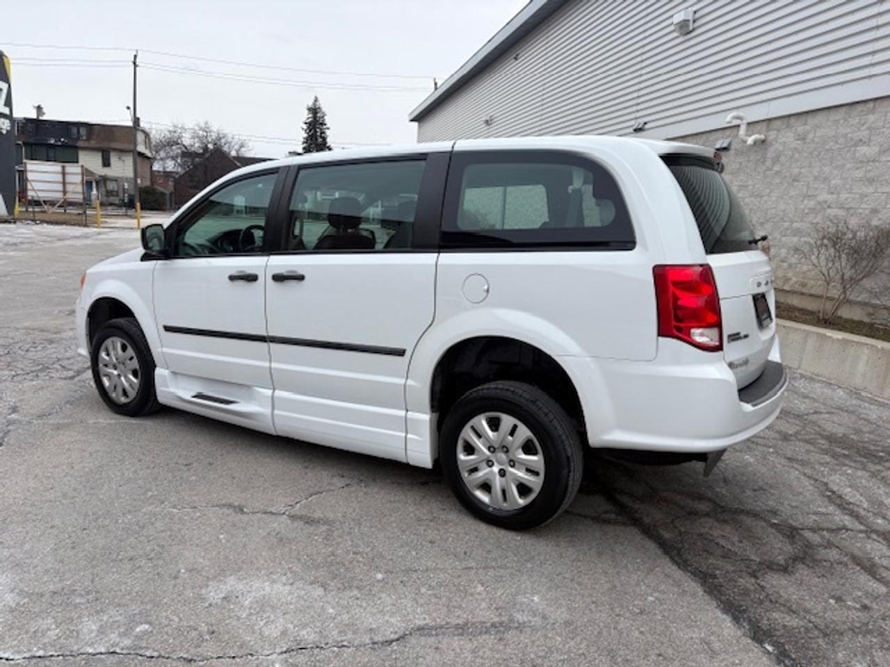 2014 Dodge Grand Caravan BRAUNABILITY WHEEL CHAIR ACCESSIBLE Photo