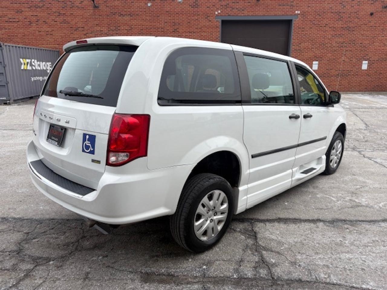 2014 Dodge Grand Caravan BRAUNABILITY WHEEL CHAIR ACCESSIBLE Photo