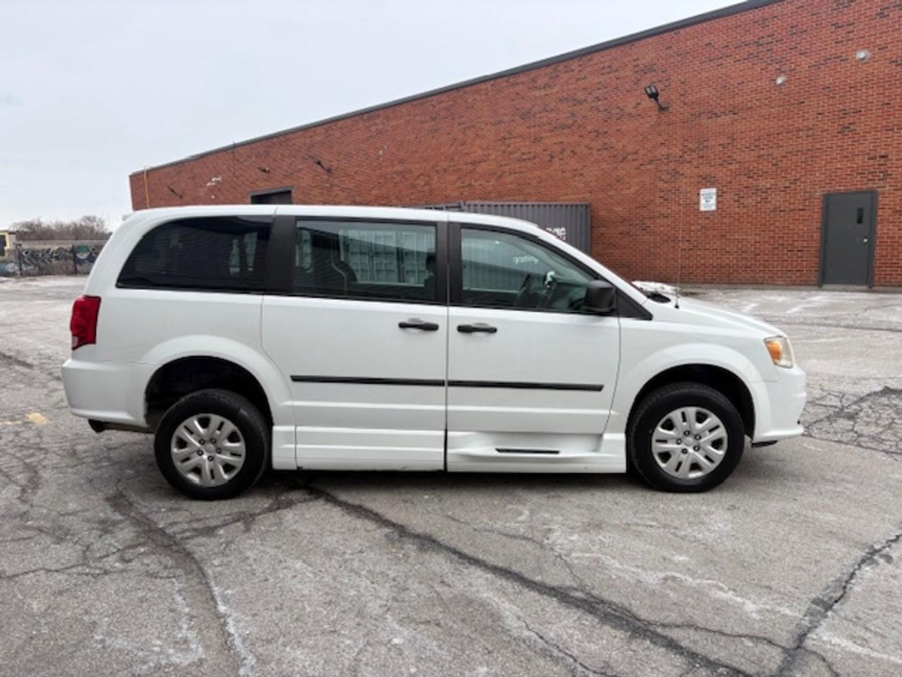 2014 Dodge Grand Caravan BRAUNABILITY WHEEL CHAIR ACCESSIBLE Photo