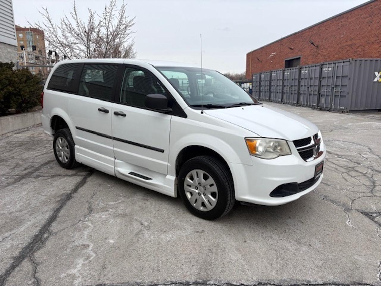 2014 Dodge Grand Caravan BRAUNABILITY WHEEL CHAIR ACCESSIBLE Photo