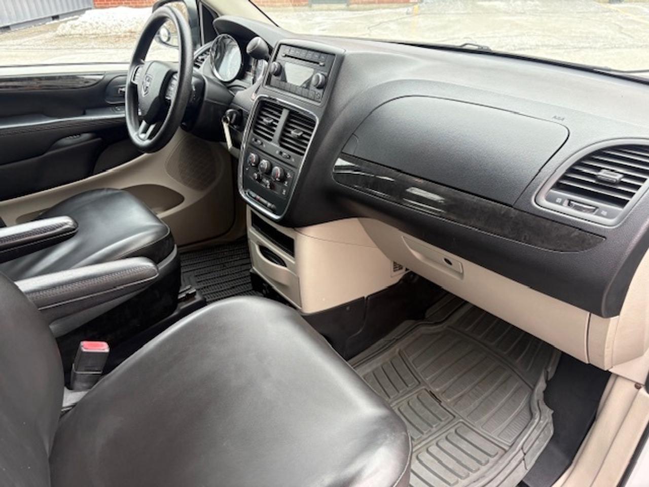 2014 Dodge Grand Caravan BRAUNABILITY WHEEL CHAIR ACCESSIBLE Photo