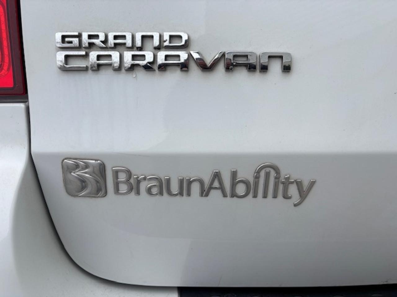 2014 Dodge Grand Caravan BRAUNABILITY WHEEL CHAIR ACCESSIBLE Photo