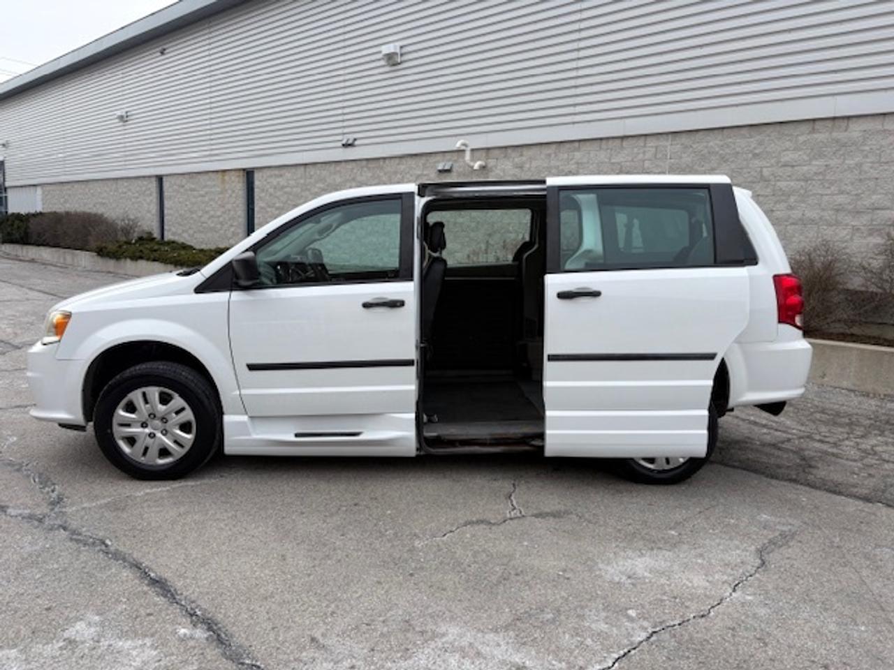 2014 Dodge Grand Caravan BRAUNABILITY WHEEL CHAIR ACCESSIBLE Photo