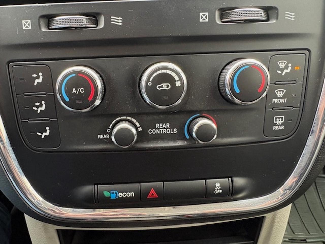 2014 Dodge Grand Caravan BRAUNABILITY WHEEL CHAIR ACCESSIBLE Photo