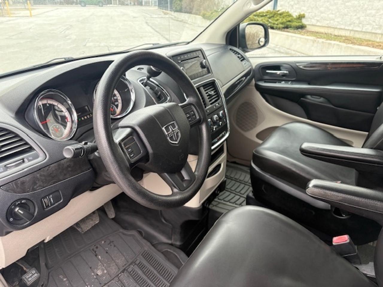 2014 Dodge Grand Caravan BRAUNABILITY WHEEL CHAIR ACCESSIBLE Photo