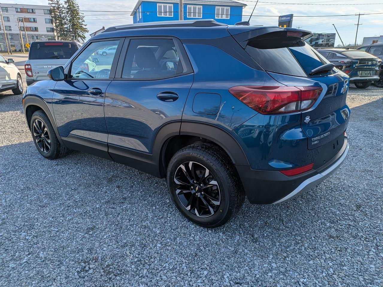 2021 Chevrolet TrailBlazer AWD 4dr LT Photo2