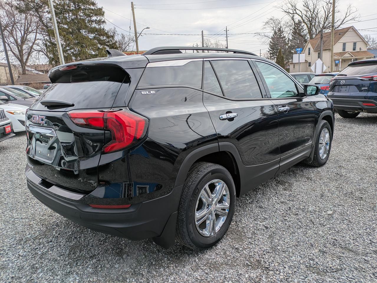 2020 GMC Terrain FWD 4DR SLE Photo4