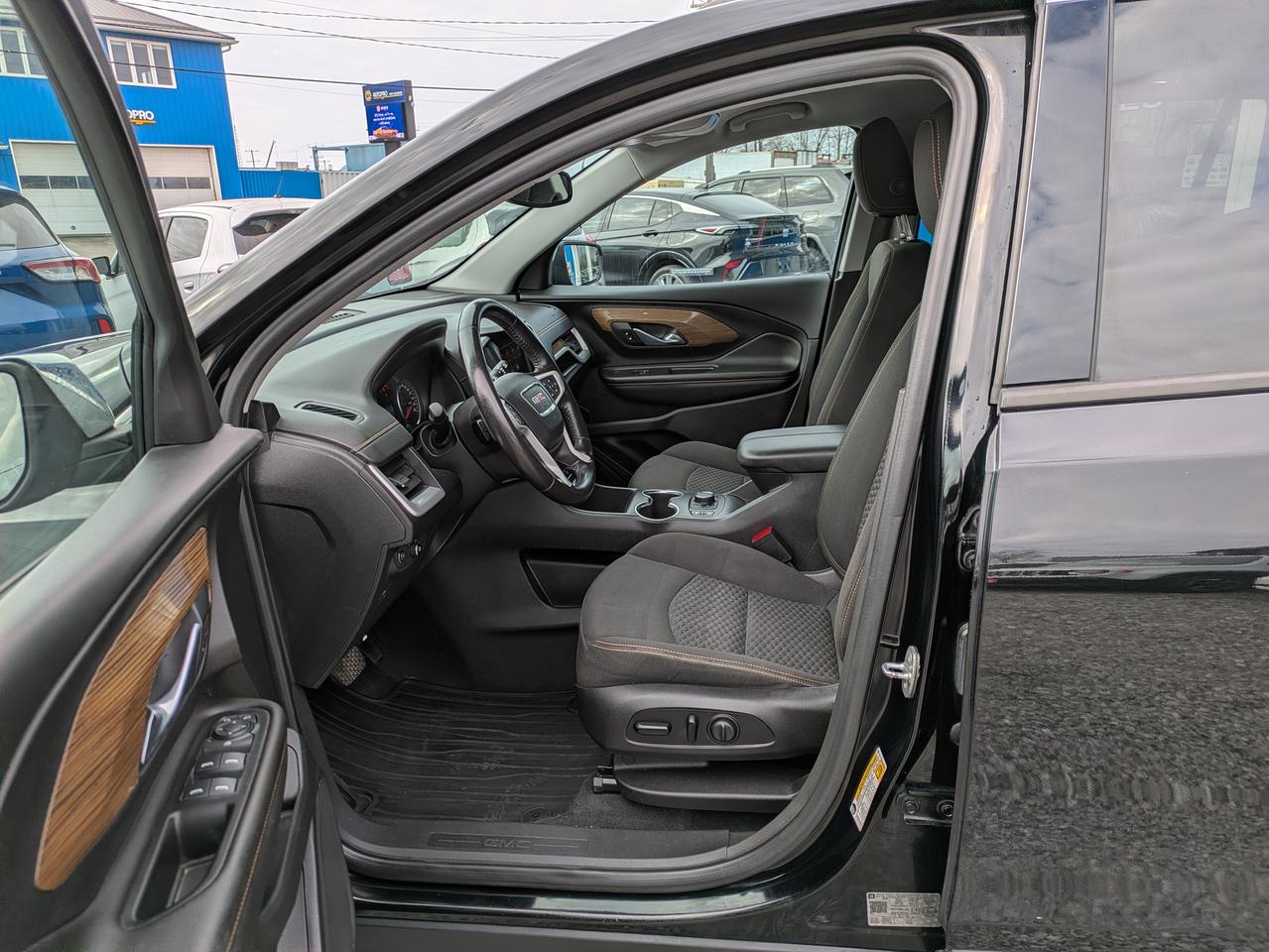 2020 GMC Terrain FWD 4DR SLE Photo