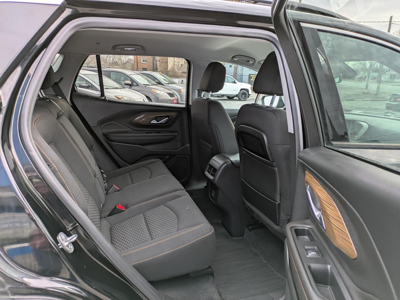 2020 GMC Terrain FWD 4DR SLE Photo