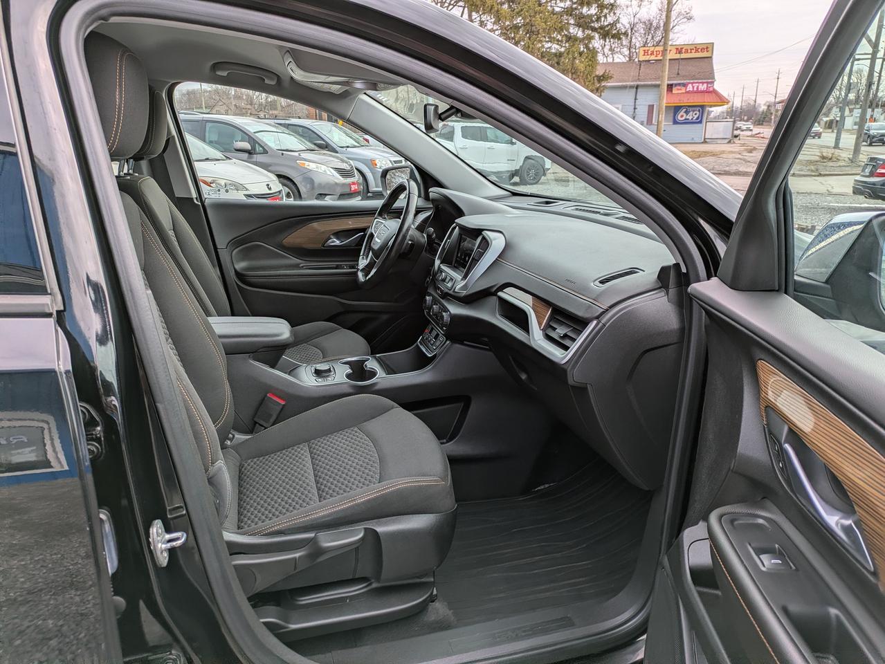 2020 GMC Terrain FWD 4DR SLE Photo