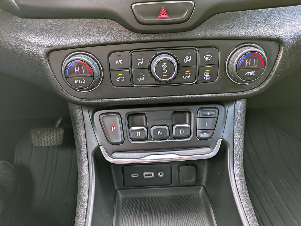 2020 GMC Terrain FWD 4DR SLE Photo