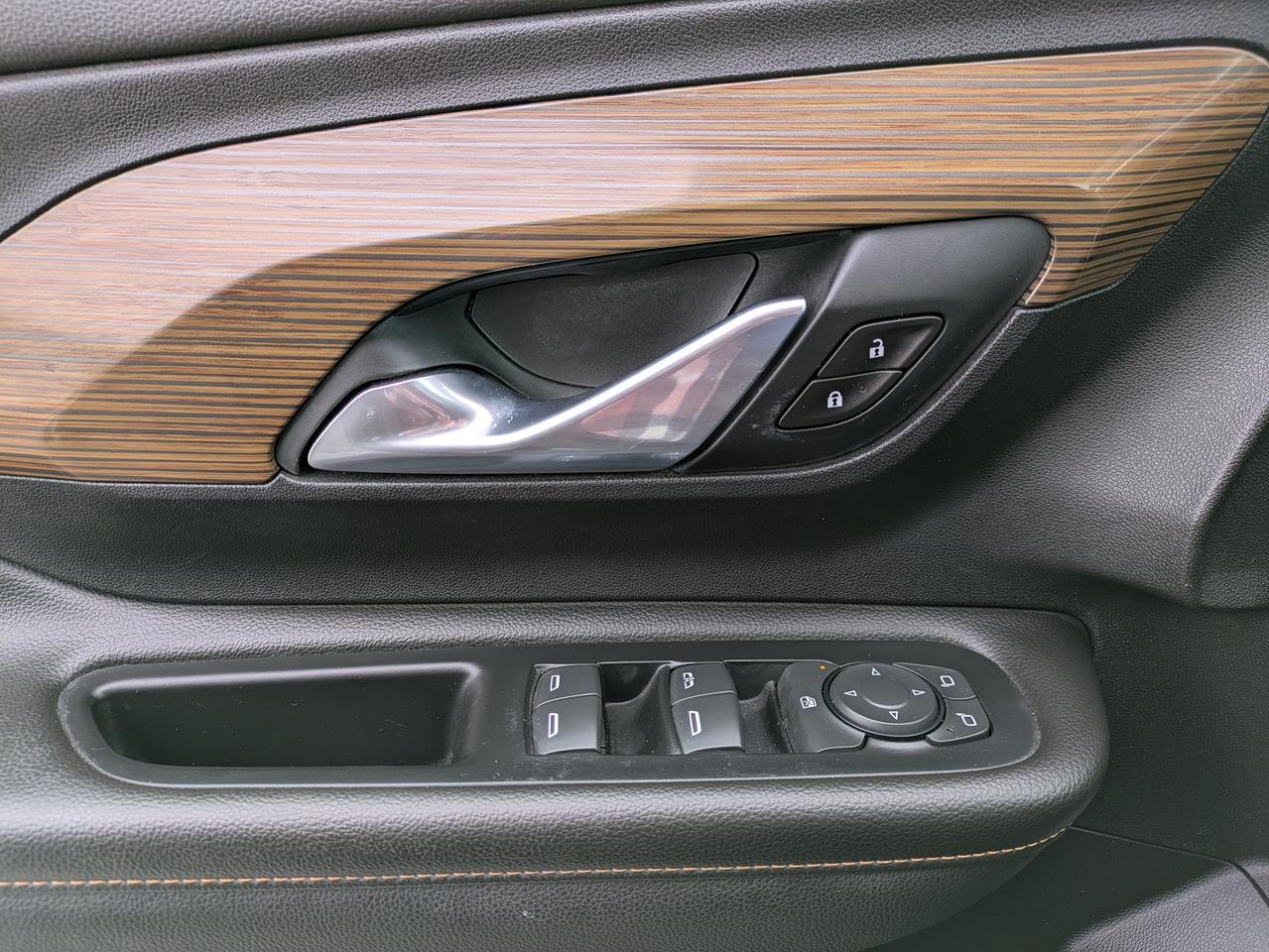 2020 GMC Terrain FWD 4DR SLE Photo