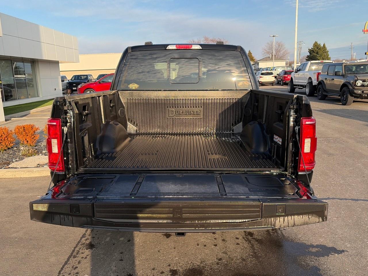 2023 Ford F-150 XLT 4WD SuperCrew 5.5' Box Photo4