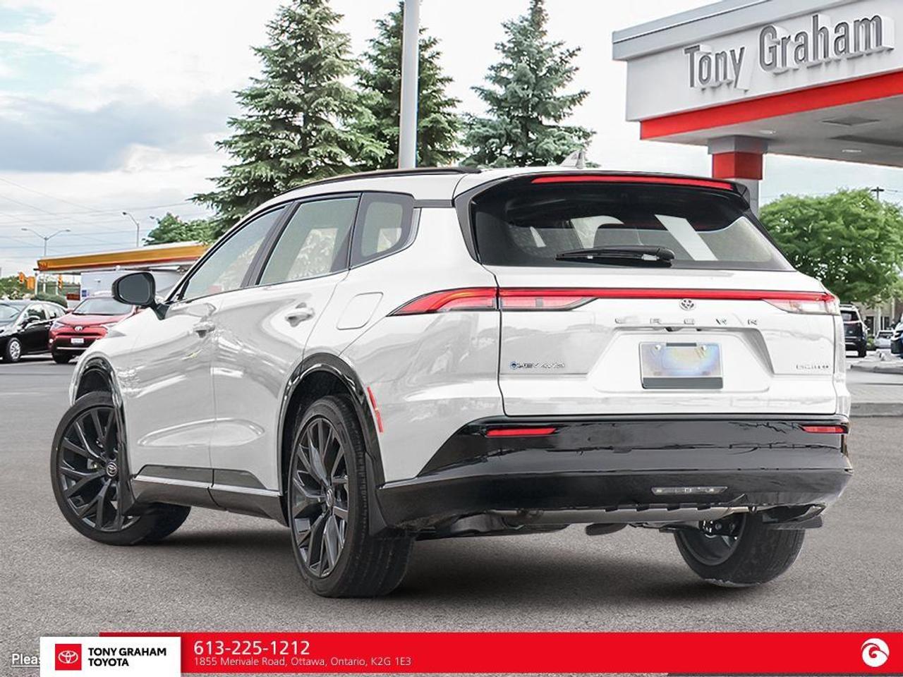 2026 Toyota Crown Signia Limited Photo3