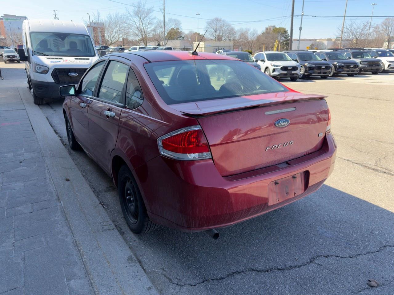 2010 Ford Focus SANGRIA RED METALLIC | CHARCOAL BLACK CLOTH SEAT TRIM | 2.0L DOHC I4 DURATEC ENG | 4-SPEED A/T W/OD Photo