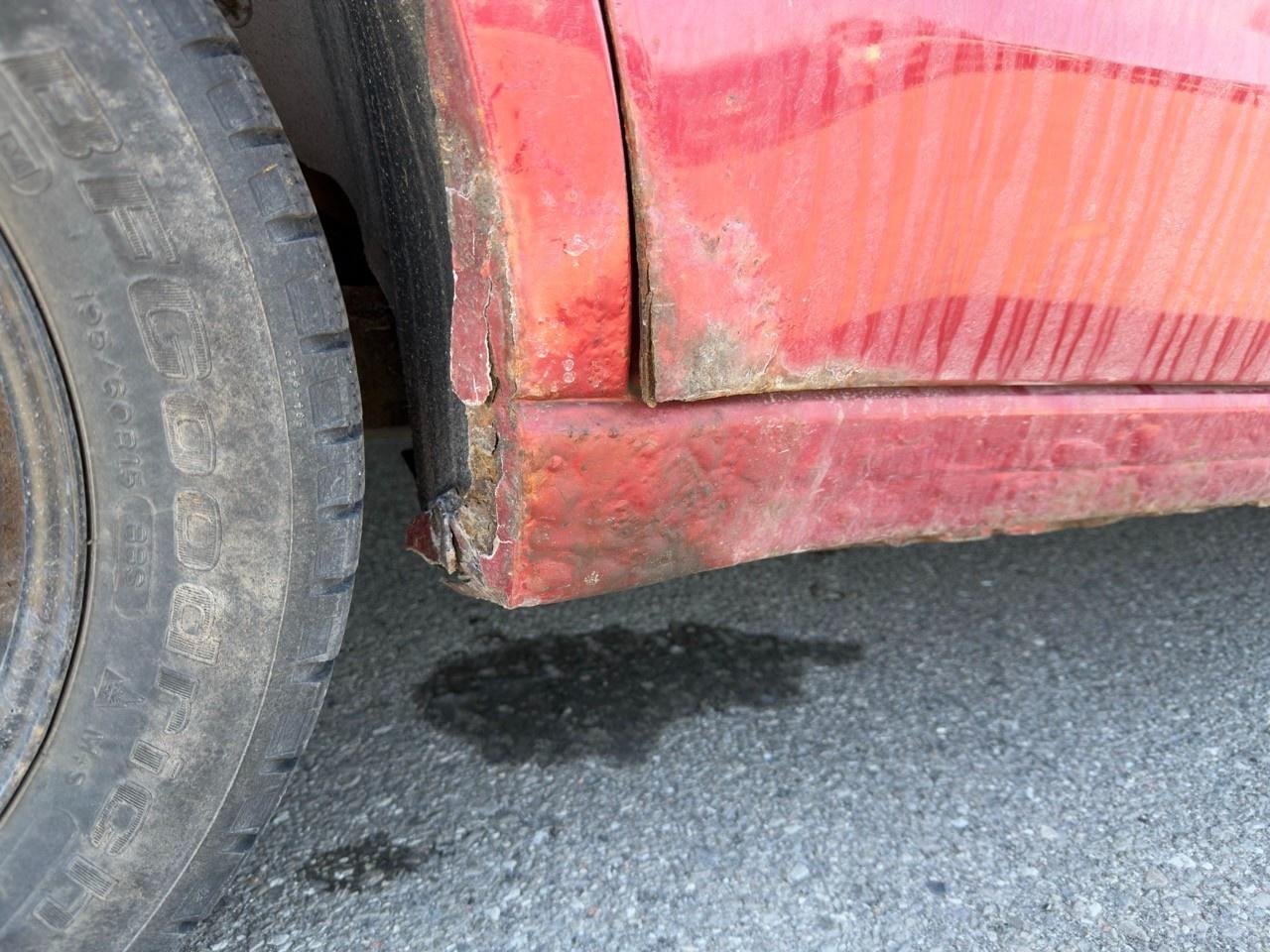 2010 Ford Focus SANGRIA RED METALLIC | CHARCOAL BLACK CLOTH SEAT TRIM | 2.0L DOHC I4 DURATEC ENG | 4-SPEED A/T W/OD Photo