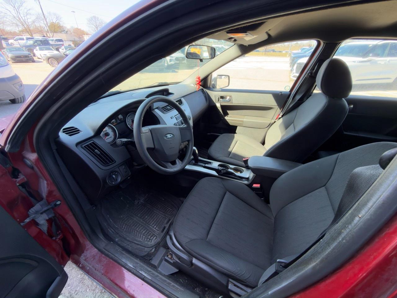 2010 Ford Focus SANGRIA RED METALLIC | CHARCOAL BLACK CLOTH SEAT TRIM | 2.0L DOHC I4 DURATEC ENG | 4-SPEED A/T W/OD Photo