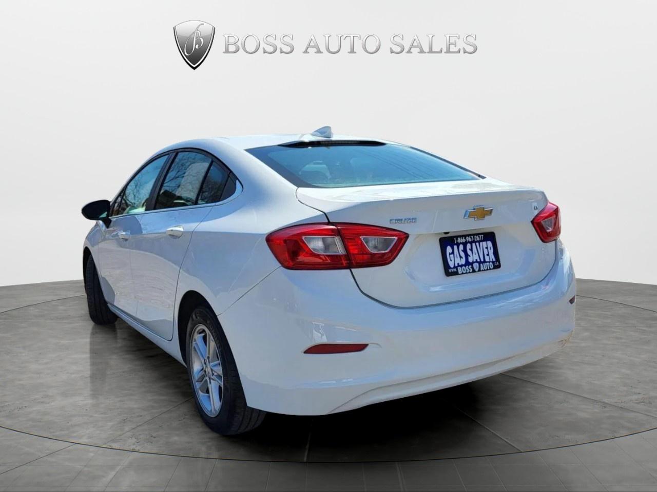 2017 Chevrolet Cruze Sedan LT (Automatic) Photo2