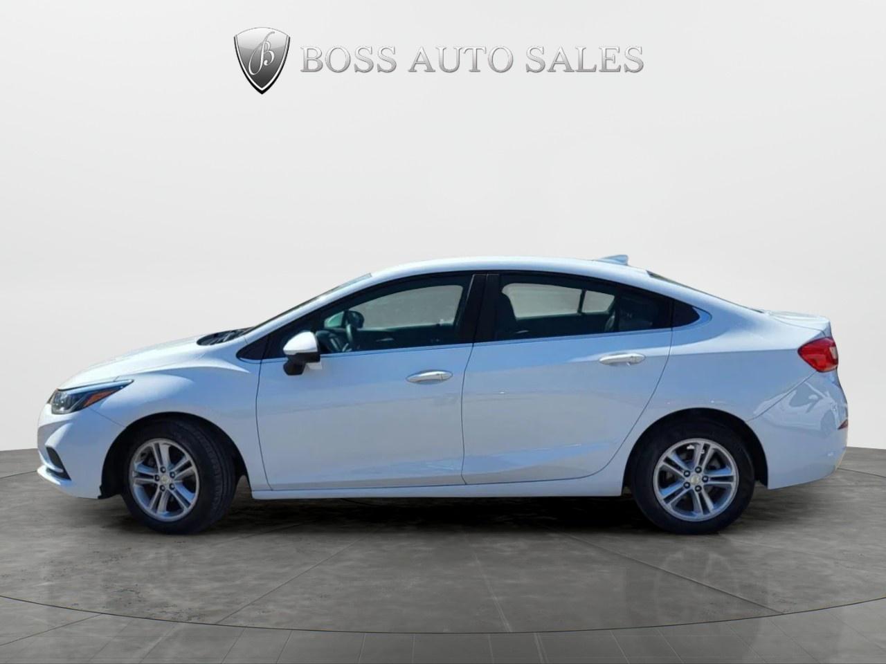 2017 Chevrolet Cruze Sedan LT (Automatic) Photo