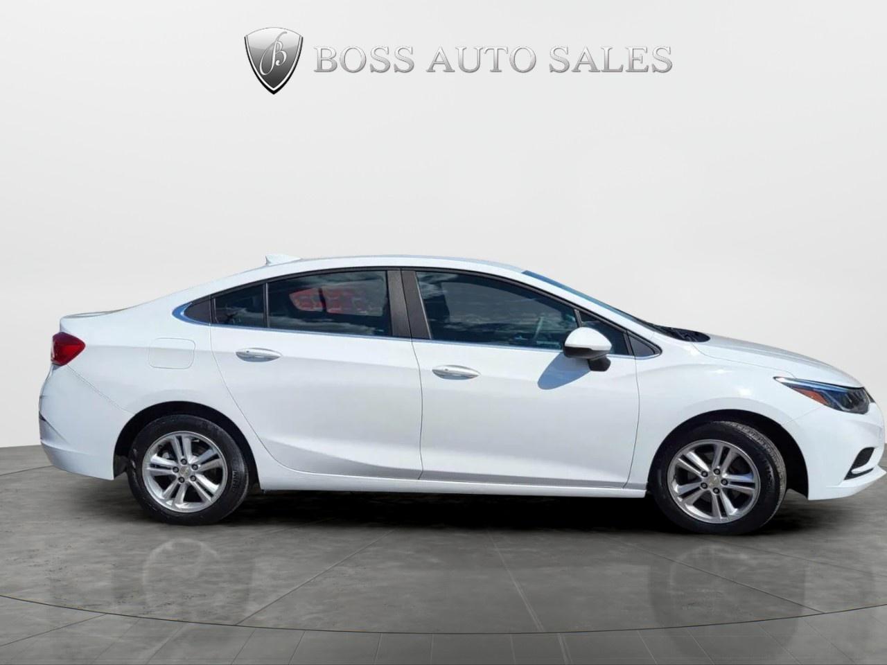 2017 Chevrolet Cruze Sedan LT (Automatic) Photo
