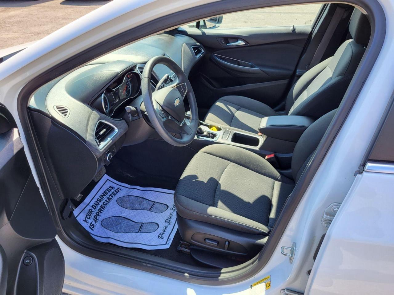 2017 Chevrolet Cruze Sedan LT (Automatic) Photo