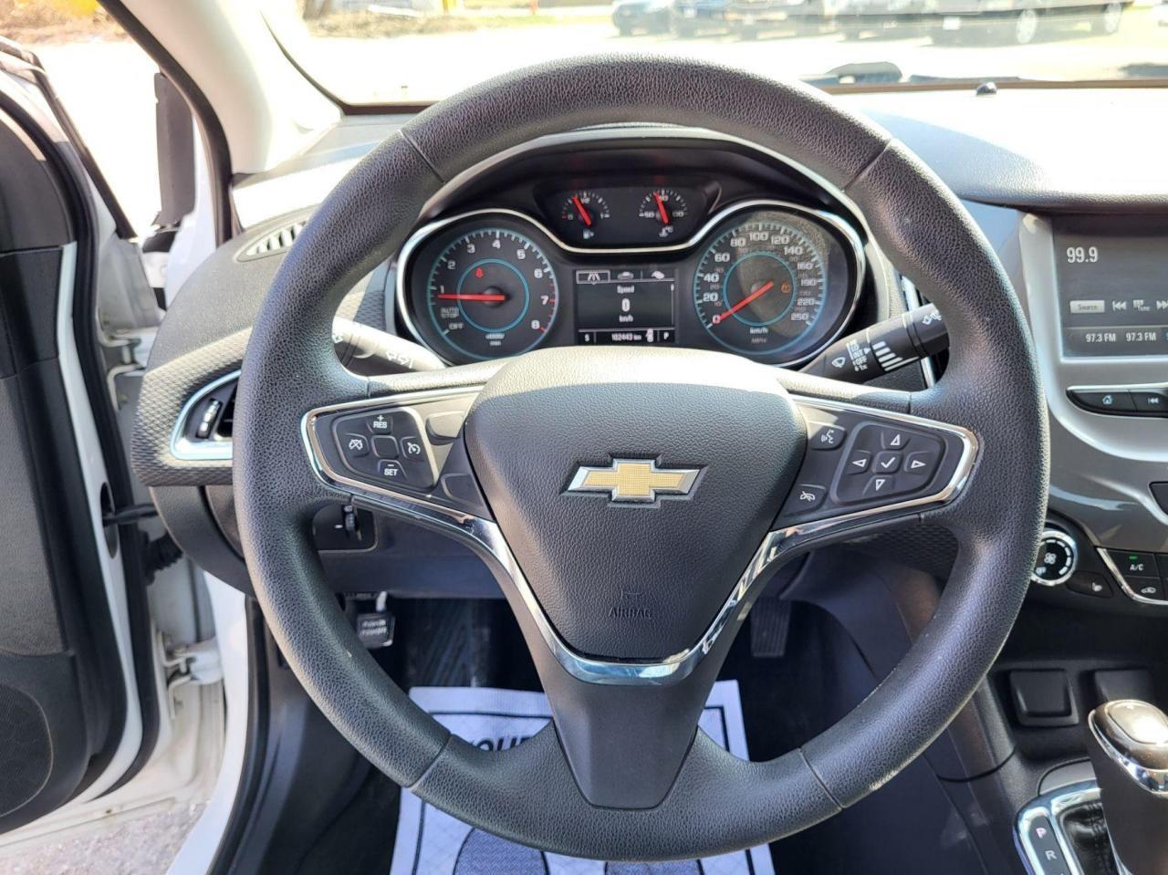 2017 Chevrolet Cruze Sedan LT (Automatic) Photo