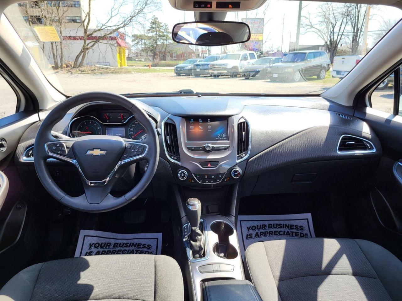 2017 Chevrolet Cruze Sedan LT (Automatic) Photo