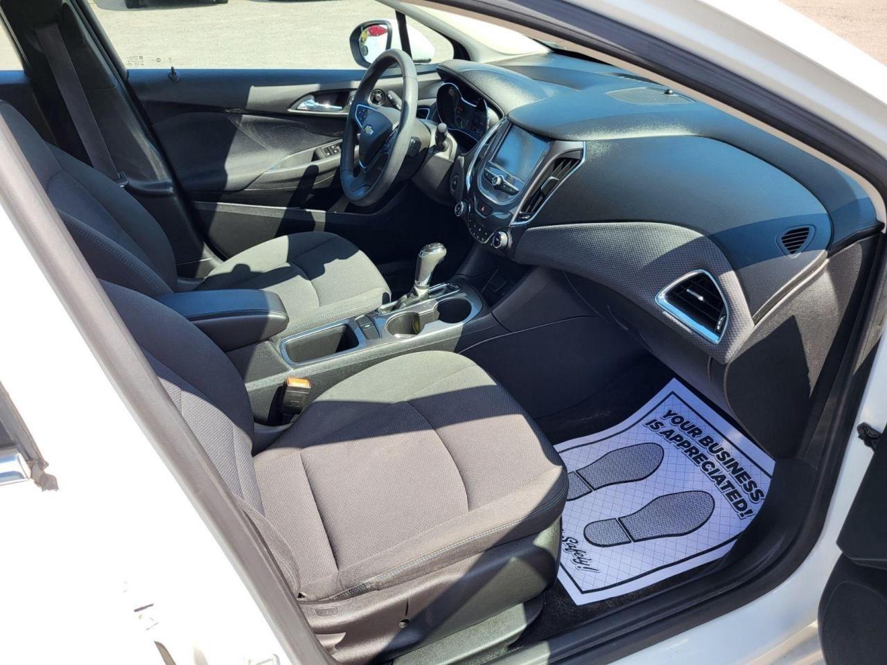 2017 Chevrolet Cruze Sedan LT (Automatic) Photo