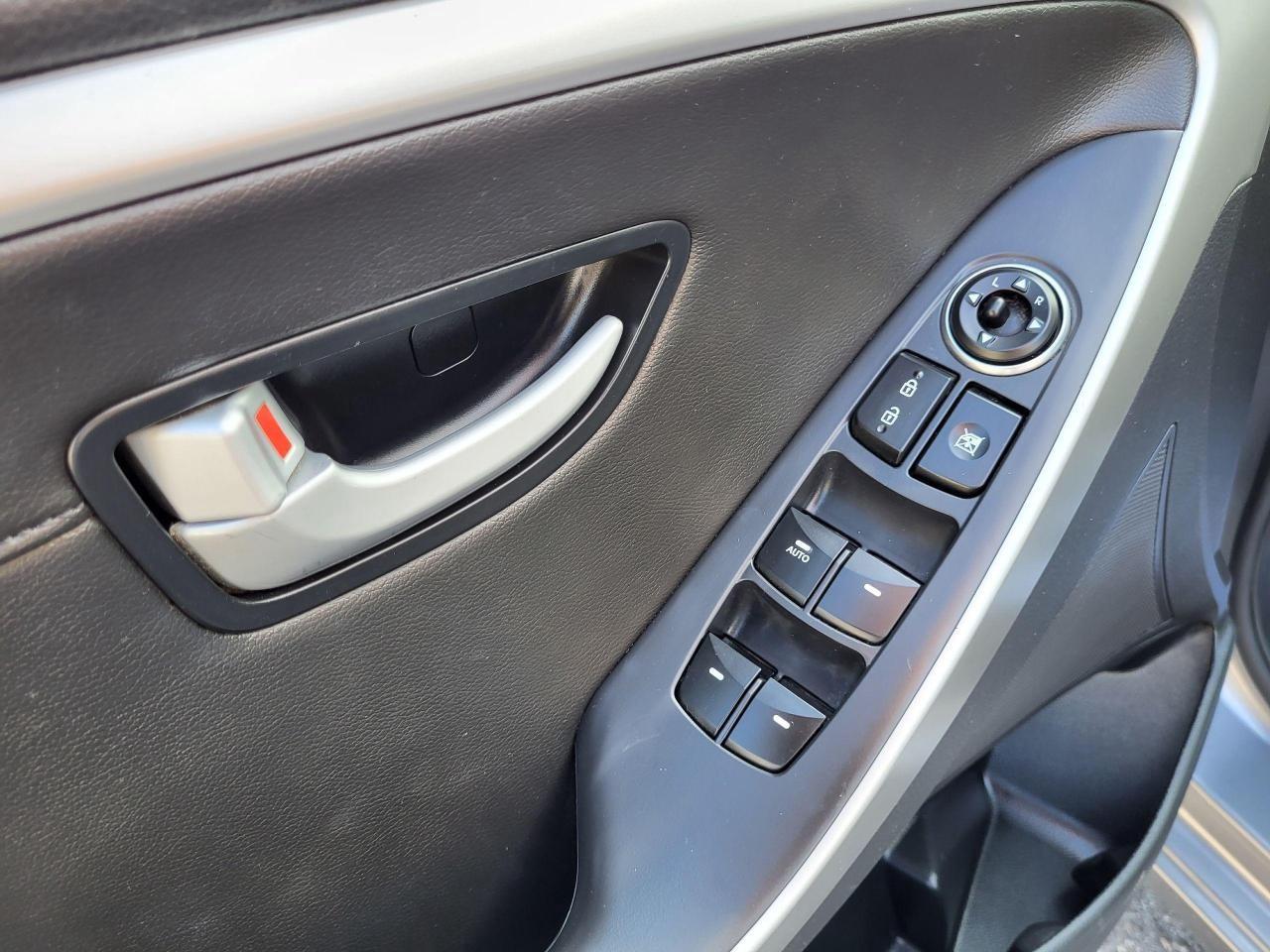 2014 Hyundai Elantra GT 5dr HB Auto SE Photo