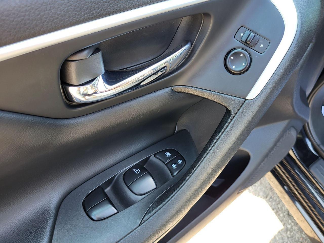 2016 Nissan Altima 2.5 SV Photo
