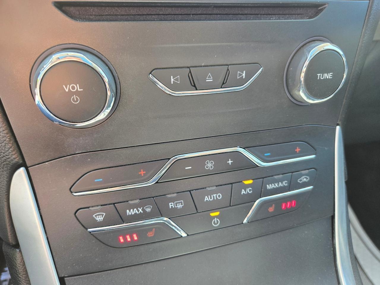 2017 Ford Edge SEL Photo