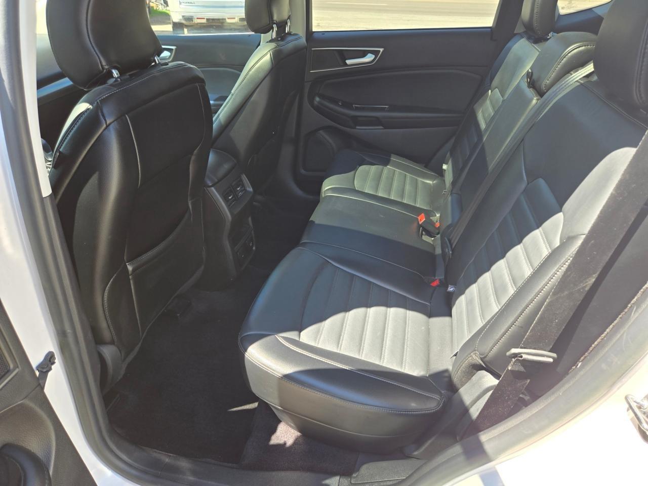 2017 Ford Edge SEL Photo