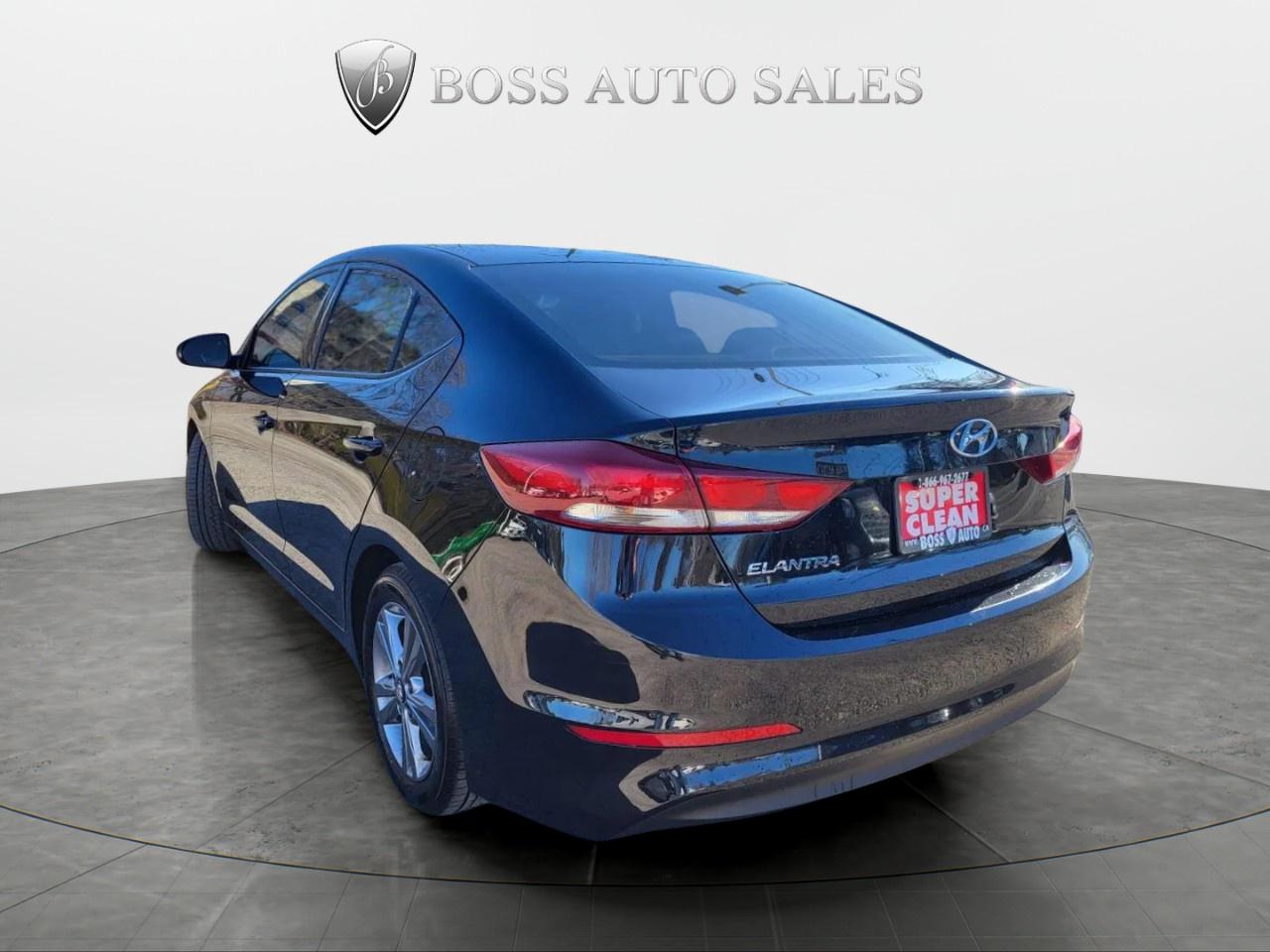 2017 Hyundai Elantra LE Photo2
