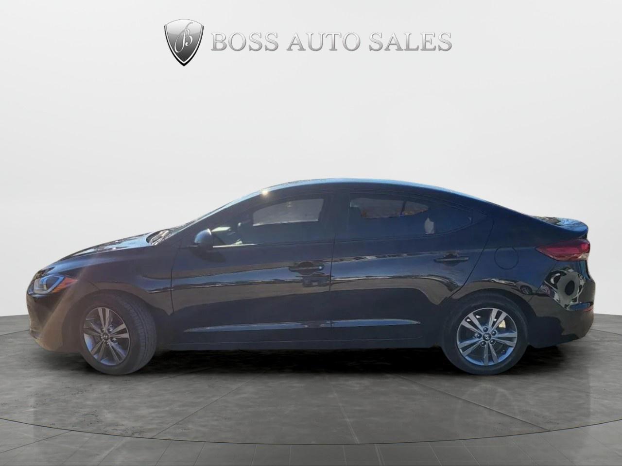 2017 Hyundai Elantra LE Photo1