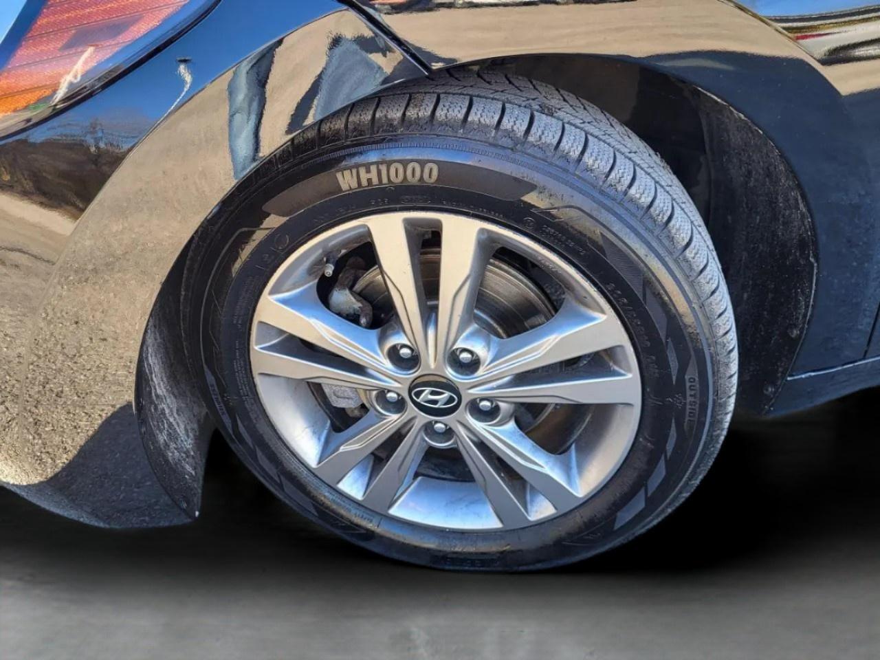 2017 Hyundai Elantra LE Photo