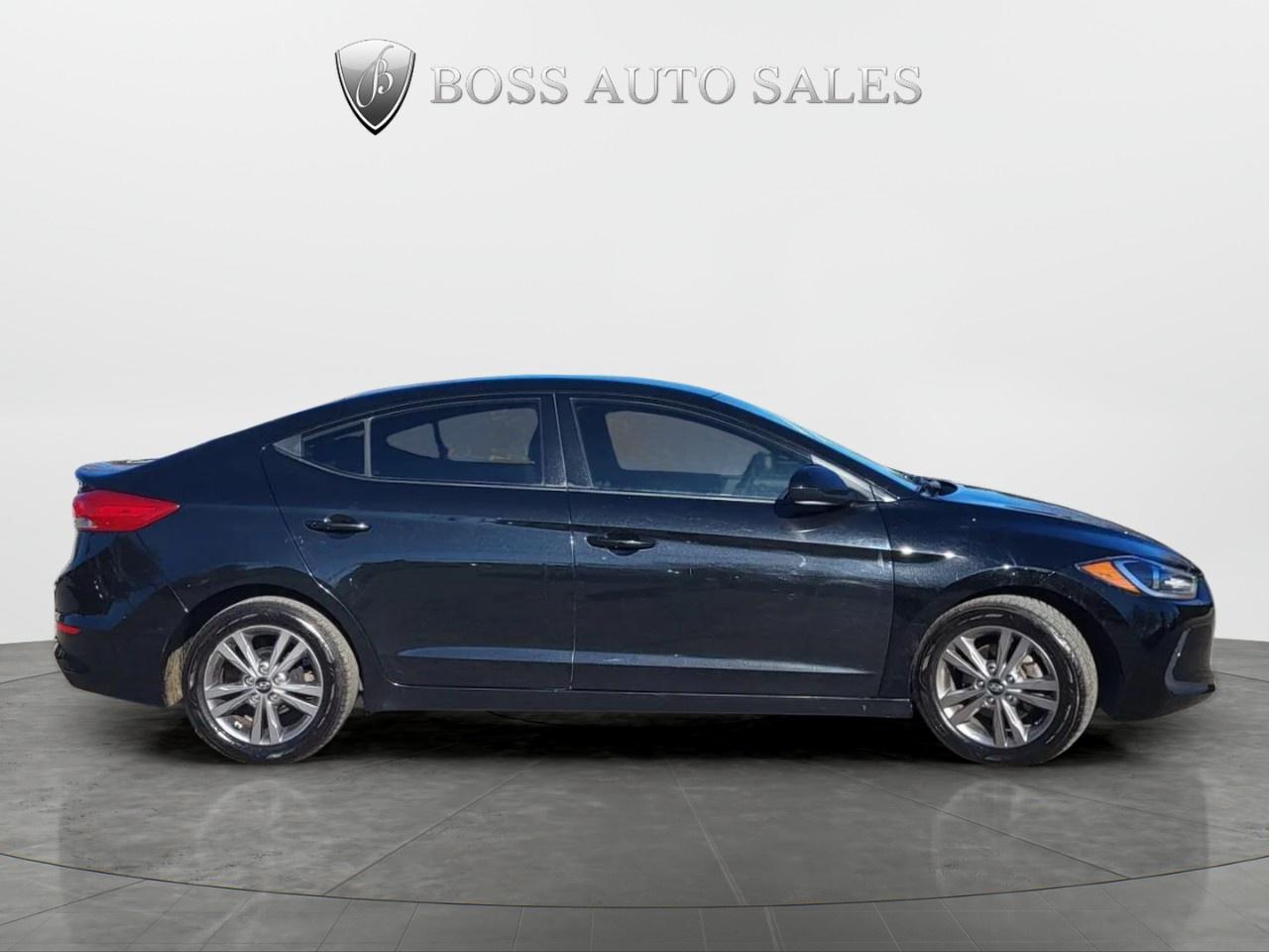 2017 Hyundai Elantra LE Photo
