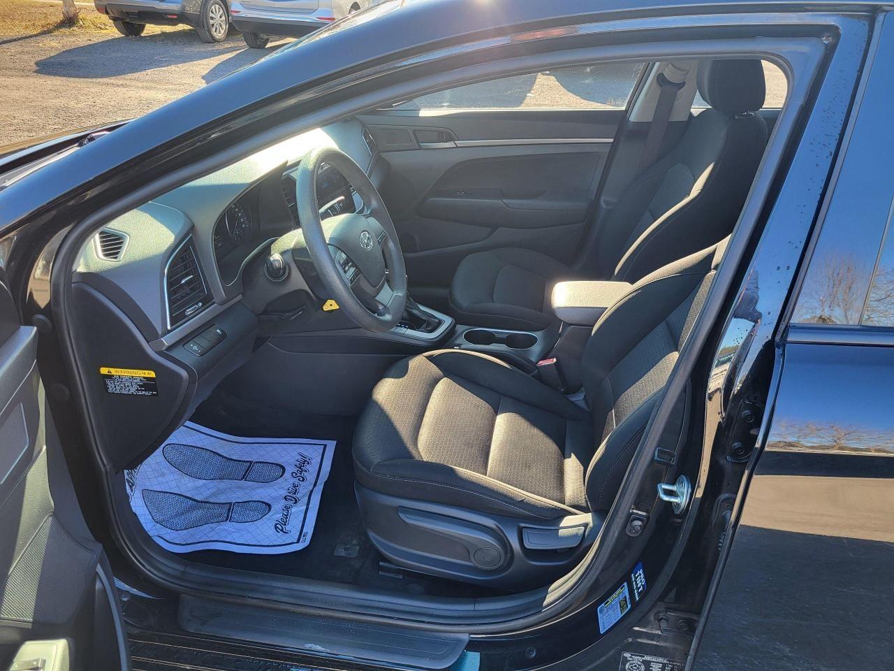 2017 Hyundai Elantra LE Photo