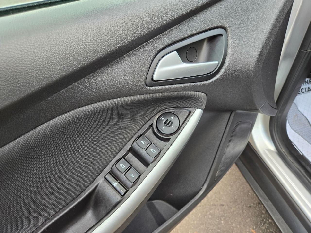 2014 Ford Focus 4DR SDN SE Photo