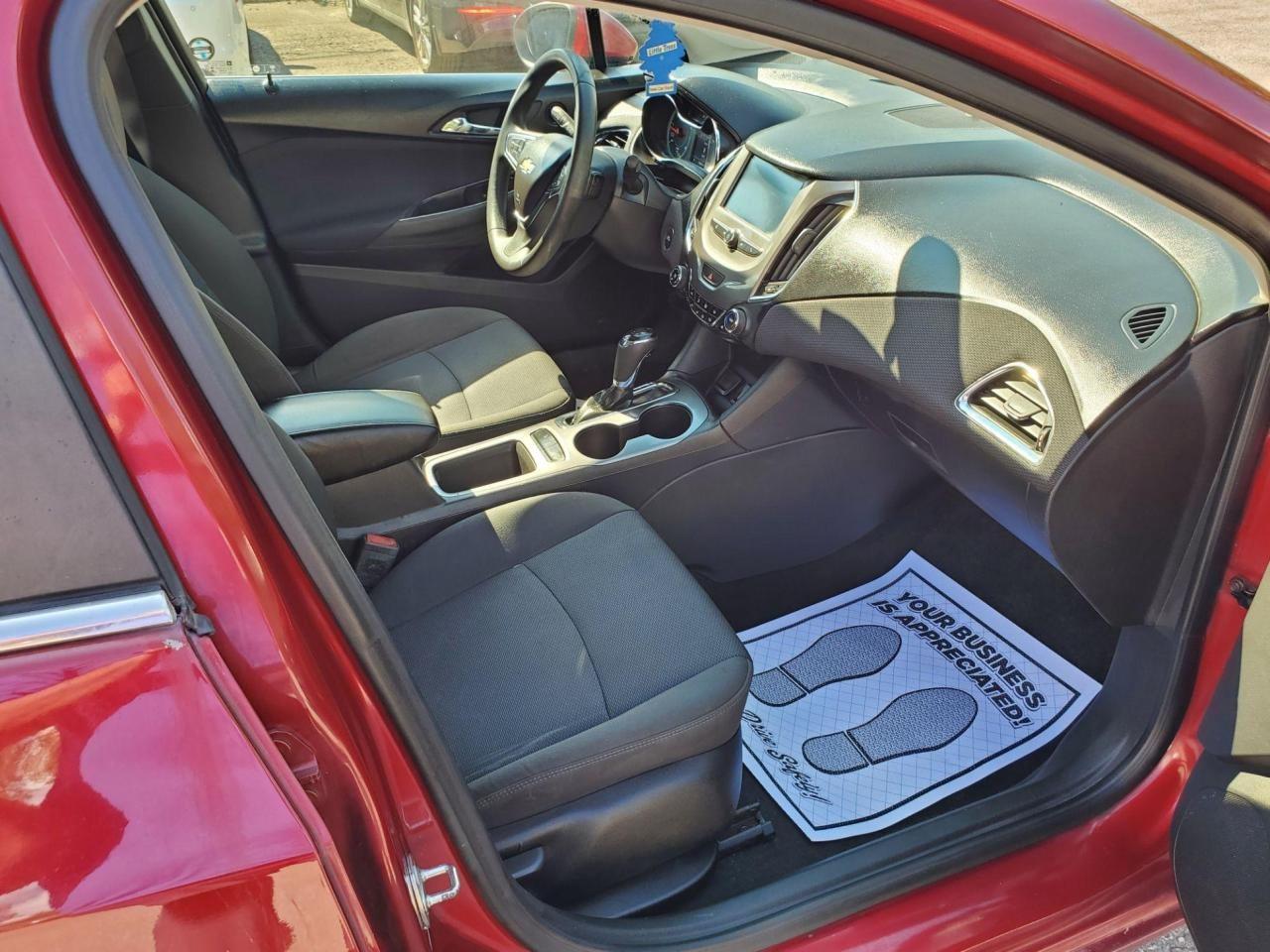 2018 Chevrolet Cruze Sedan LT (Automatic) Photo